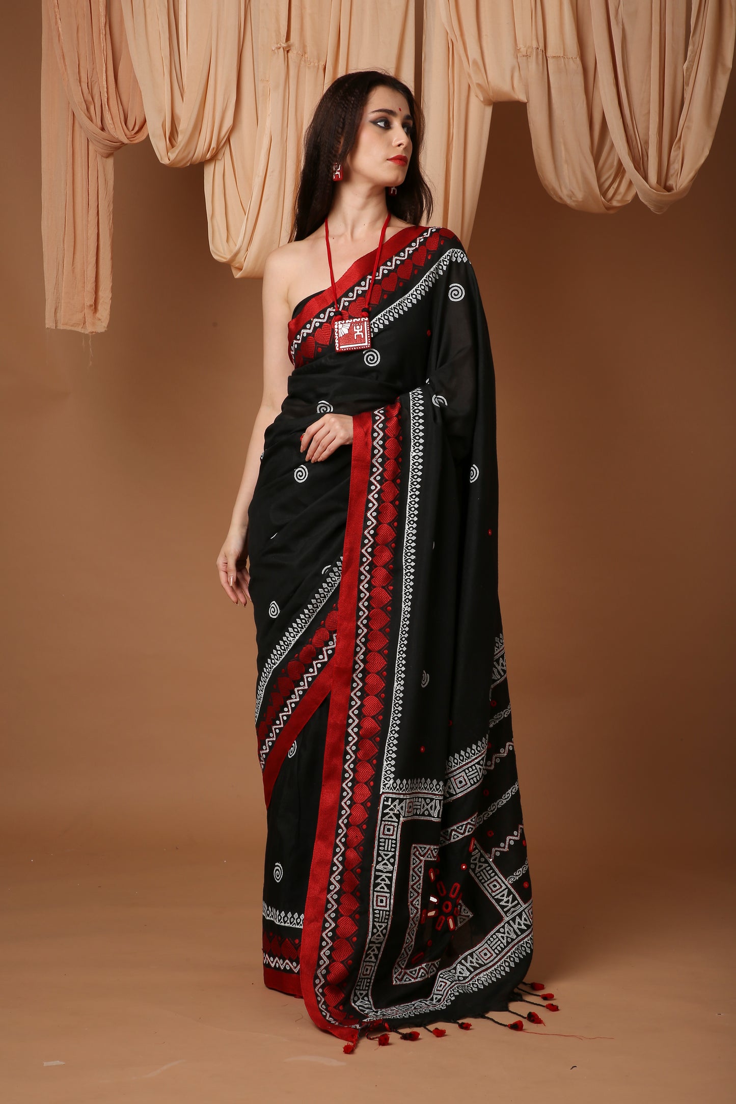 Bongsutra Saree- Bengali Linen Saree with Mirror and Chapa Work
