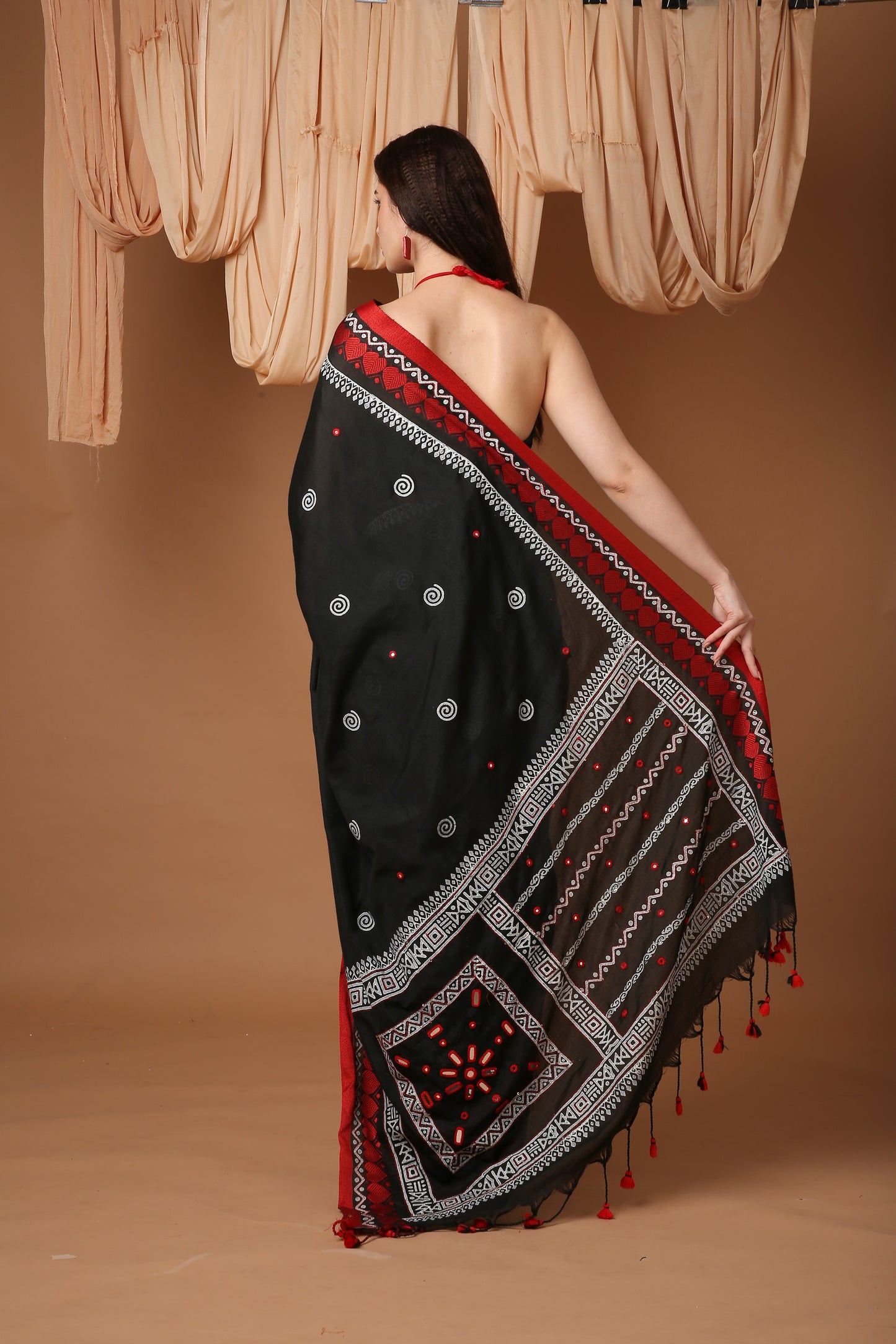 Bongsutra Saree- Bengali Linen Saree with Mirror and Chapa Work