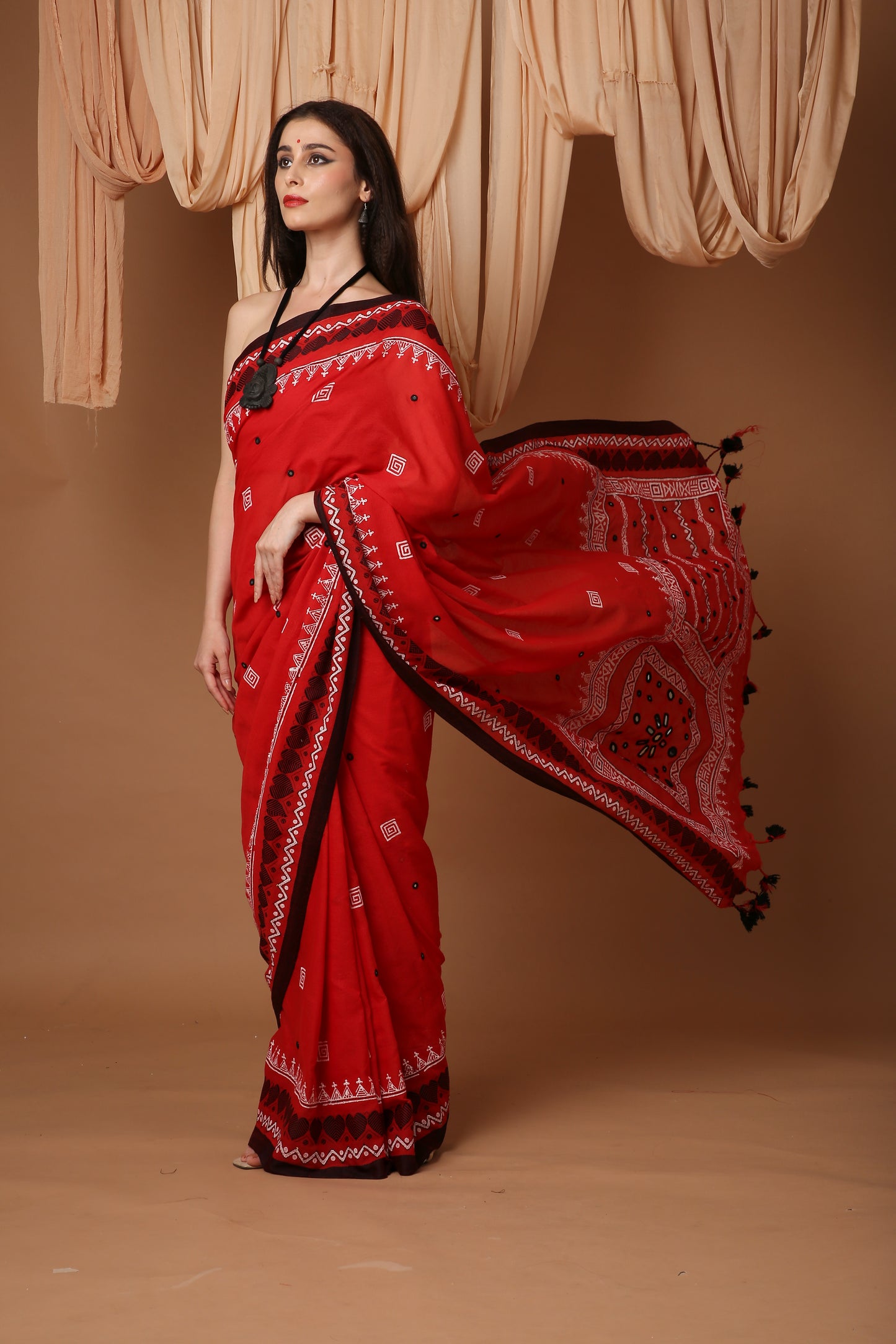 Bongsutra Saree- Bengali Linen Saree with Mirror and Chapa Work